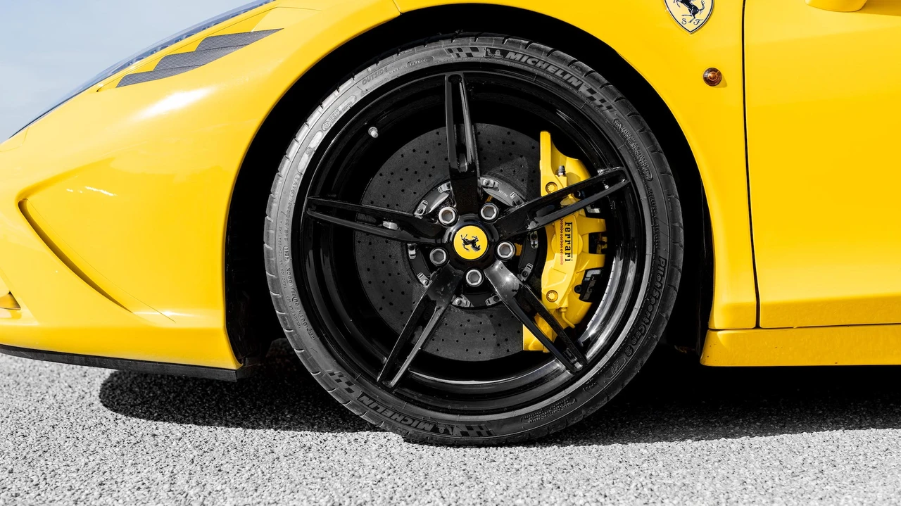 2015 Ferrari 458 Speciale - Image 28 of 31