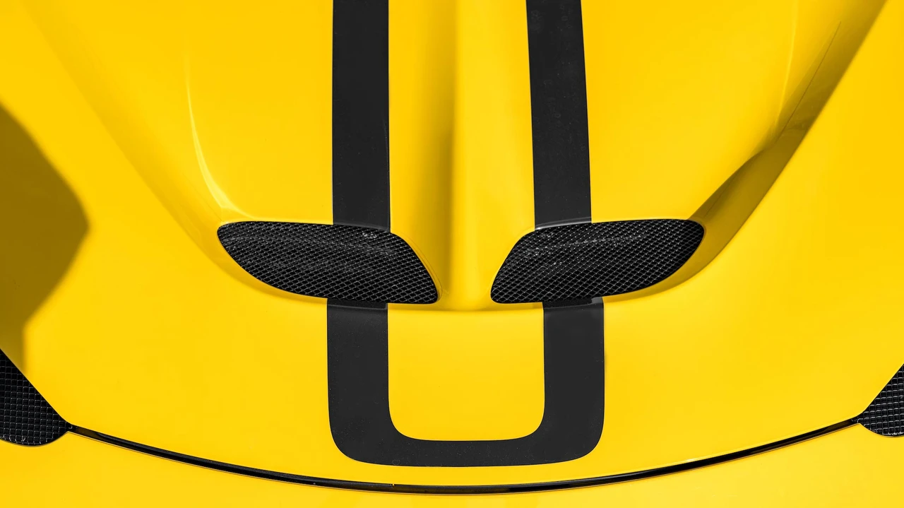 2015 Ferrari 458 Speciale - Image 17 of 31