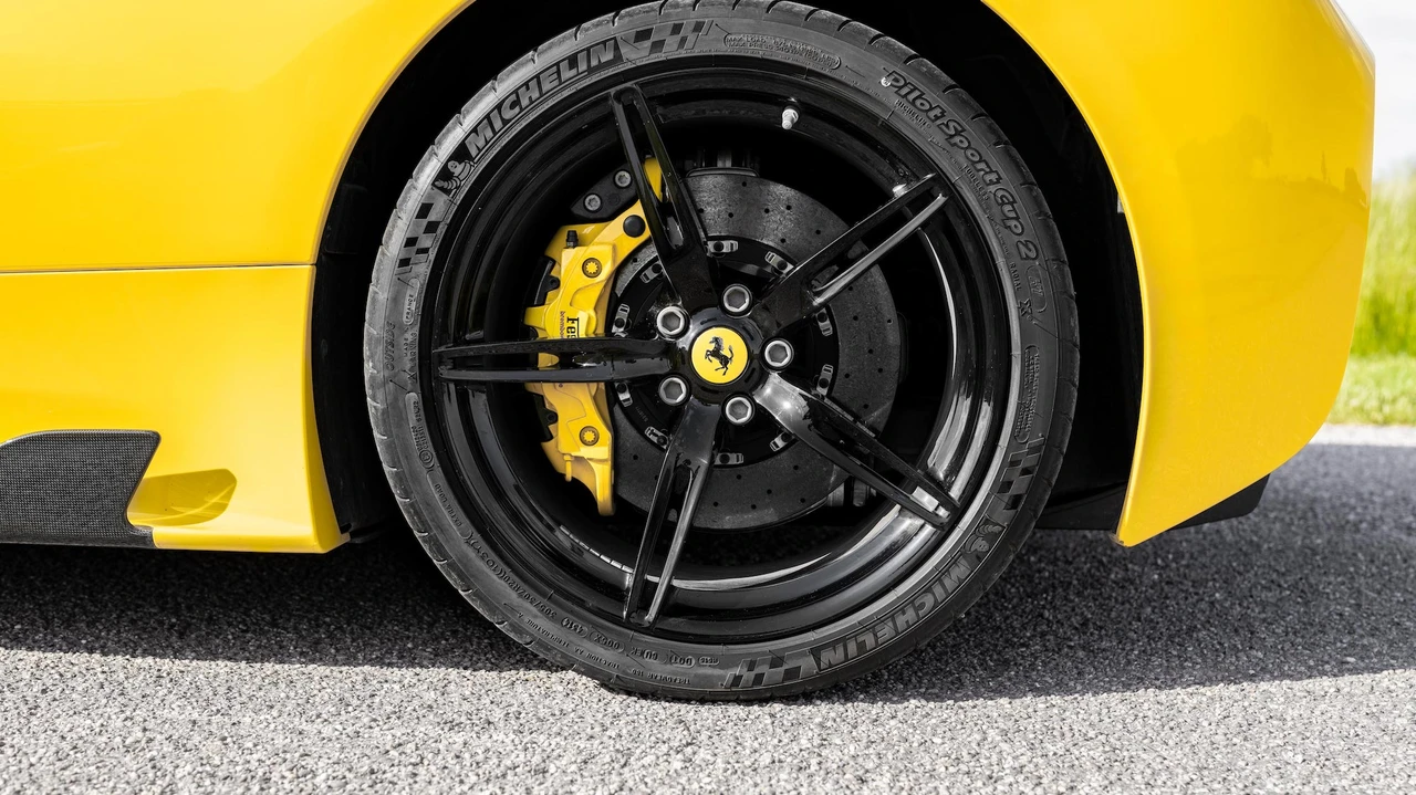2015 Ferrari 458 Speciale - Image 30 of 31