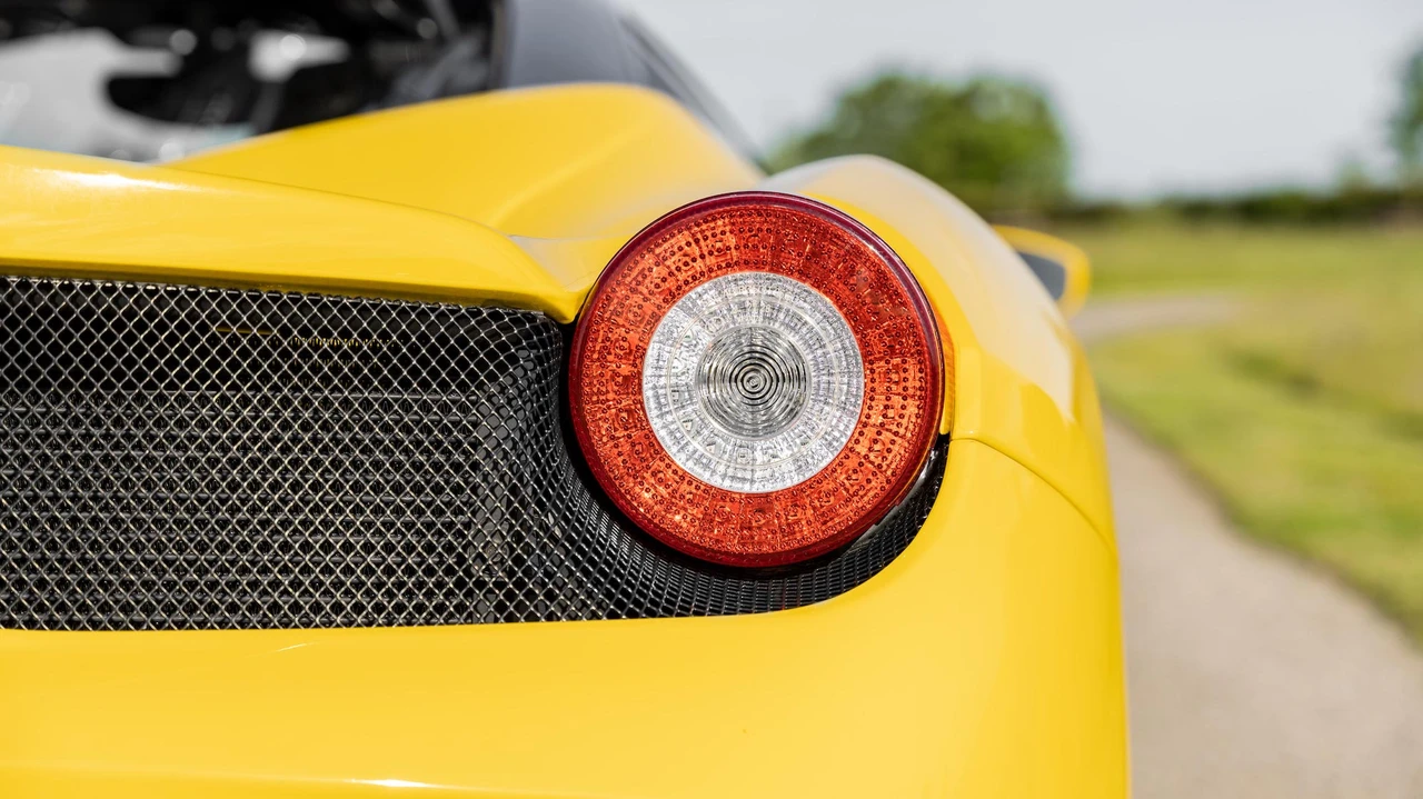 2015 Ferrari 458 Speciale - Image 23 of 31
