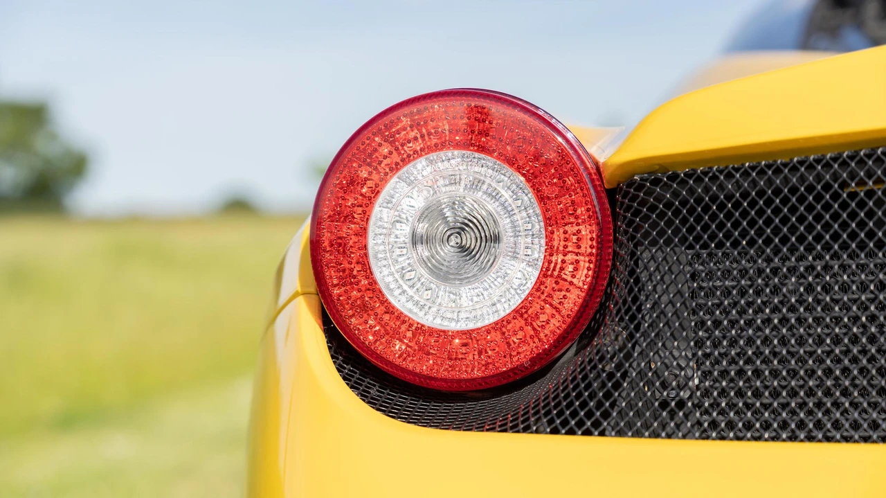 2015 Ferrari 458 Speciale - Image 22 of 31