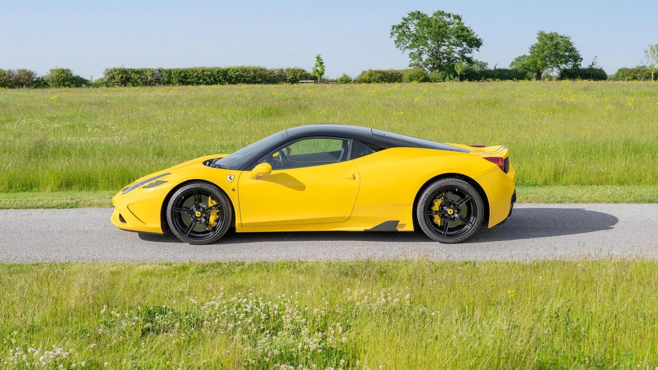 2015 Ferrari 458 Speciale - Image 9 of 31
