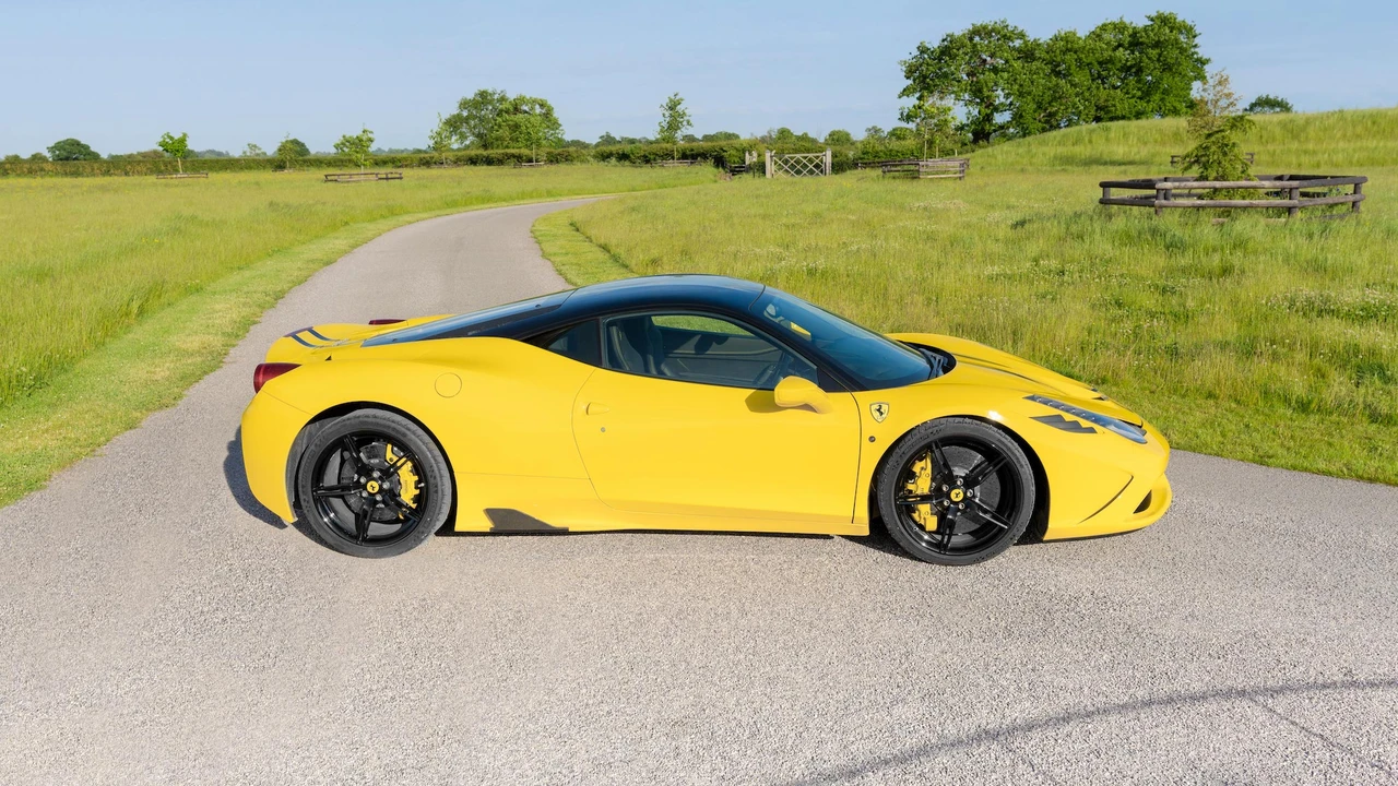 2015 Ferrari 458 Speciale - Image 10 of 31