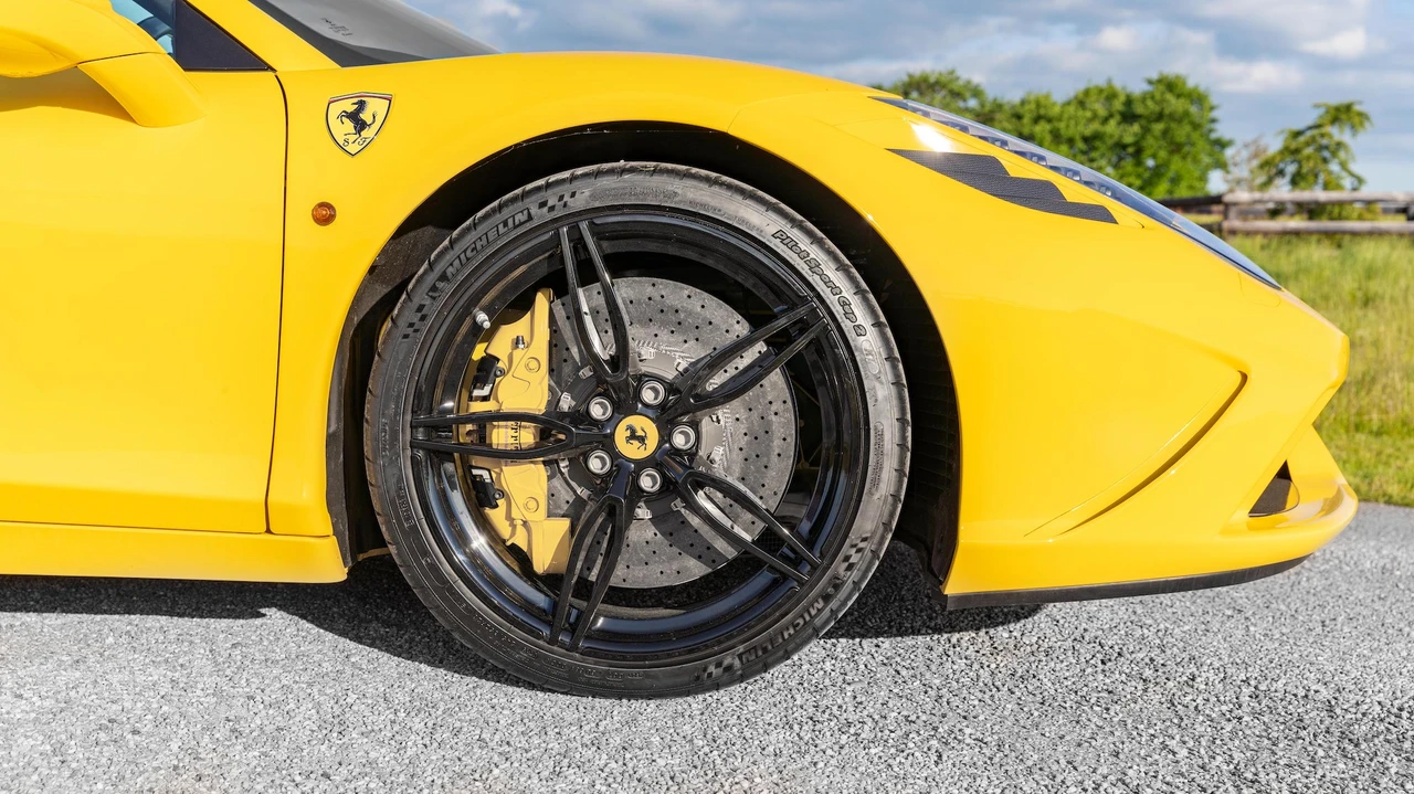 2015 Ferrari 458 Speciale Aperta - Image 16 of 31