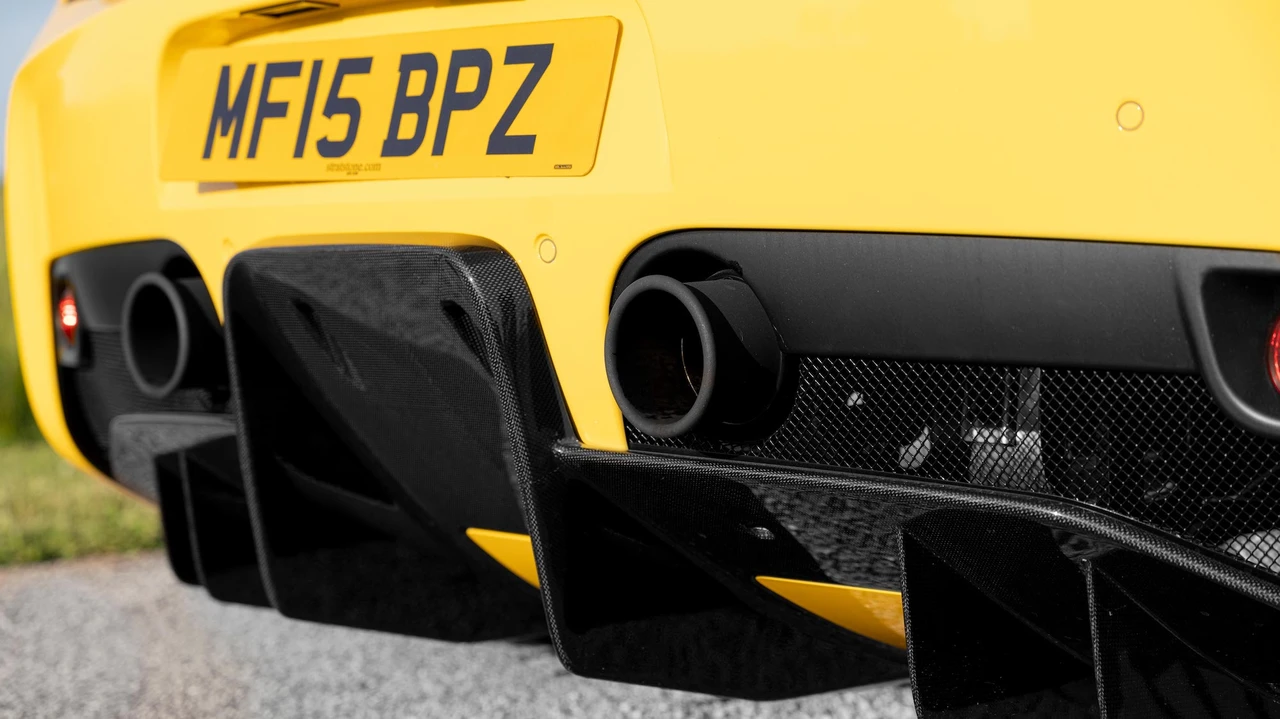 2015 Ferrari 458 Speciale Aperta - Image 21 of 31