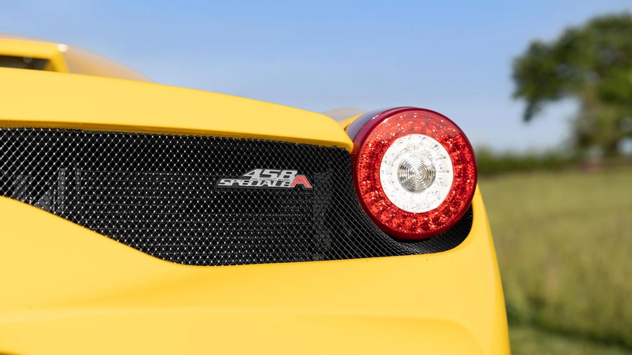 2015 Ferrari 458 Speciale Aperta - Image 24 of 31