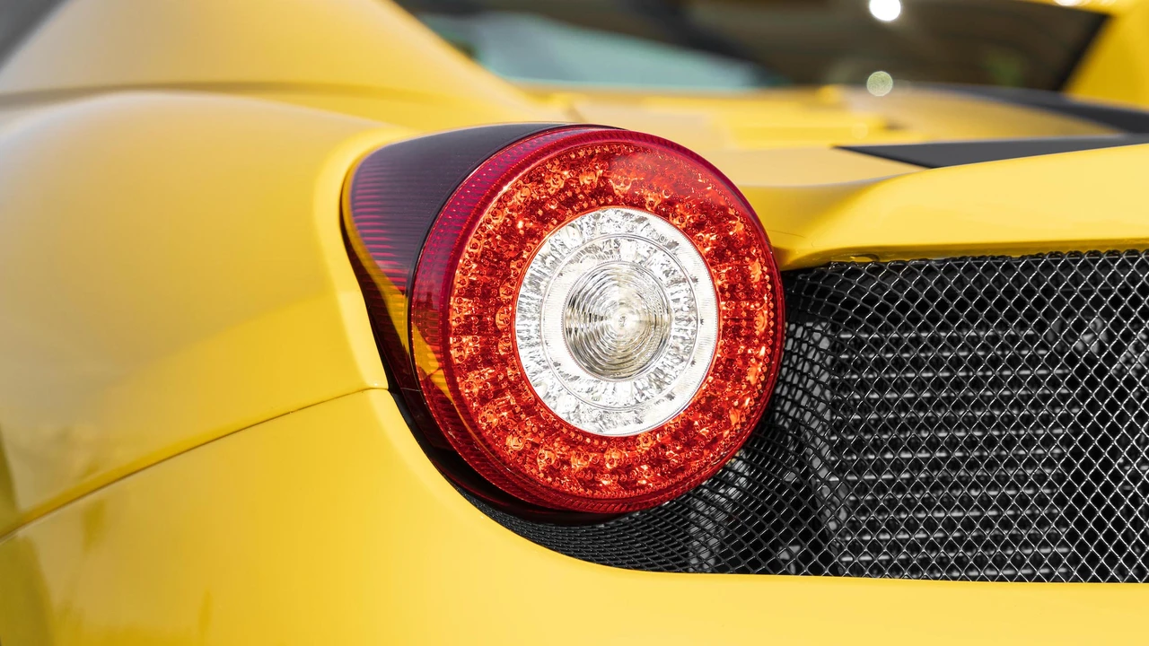 2015 Ferrari 458 Speciale Aperta - Image 25 of 31