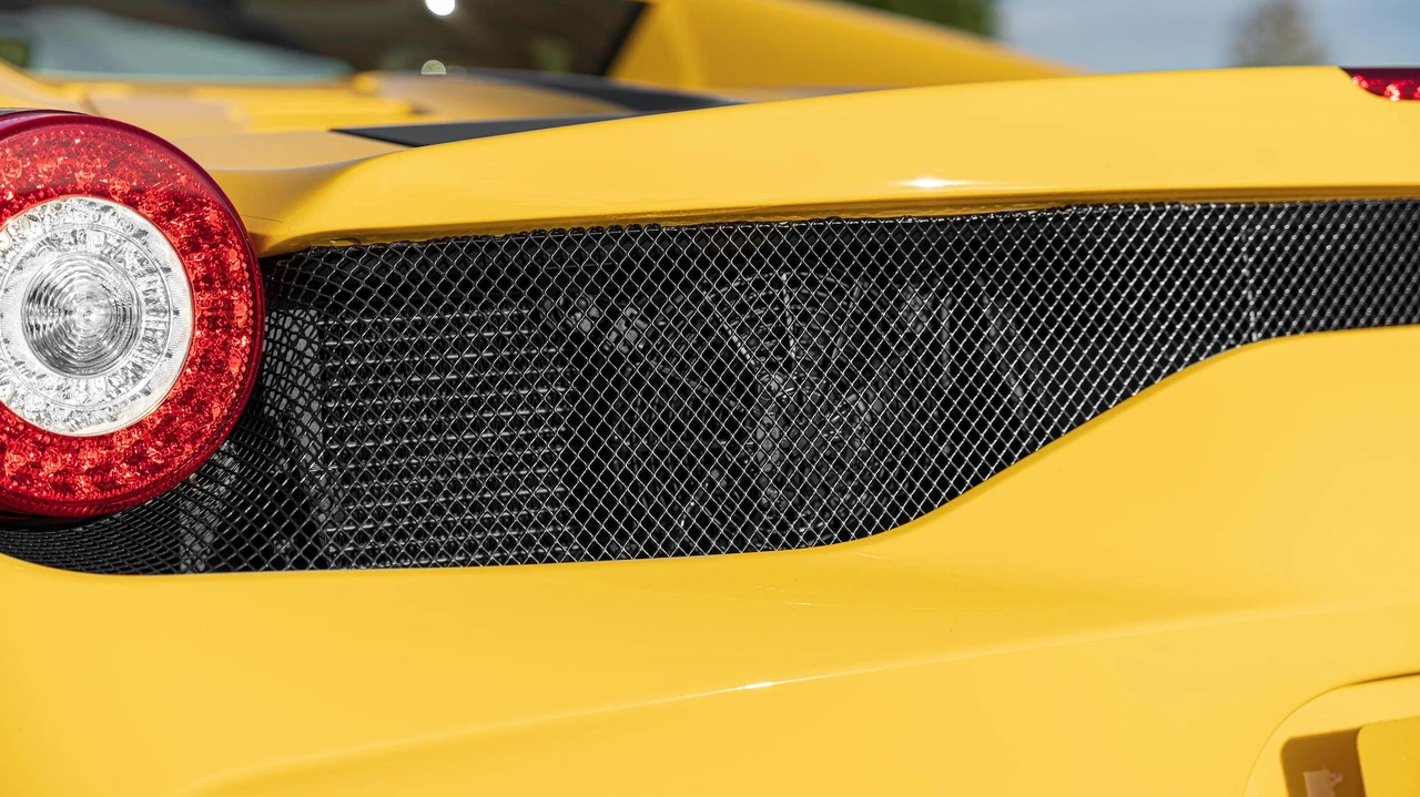 2015 Ferrari 458 Speciale Aperta - Image 26 of 31