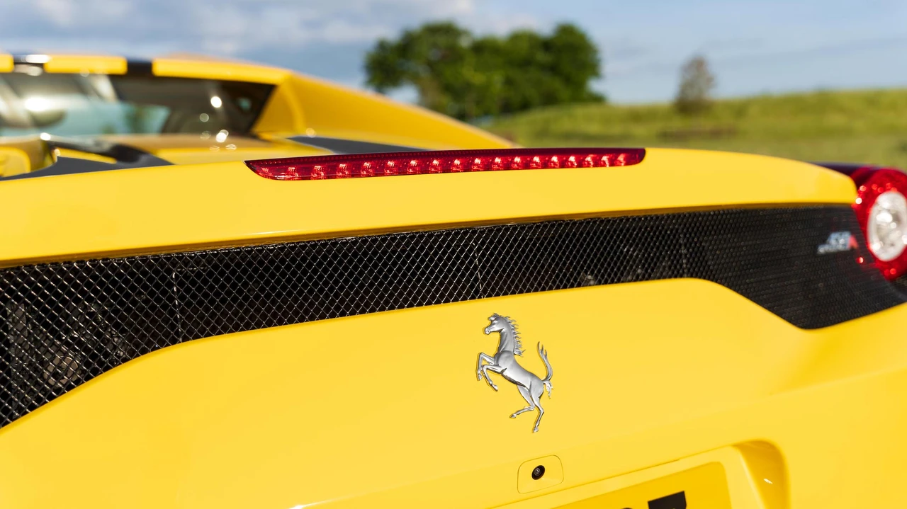 2015 Ferrari 458 Speciale Aperta - Image 29 of 31