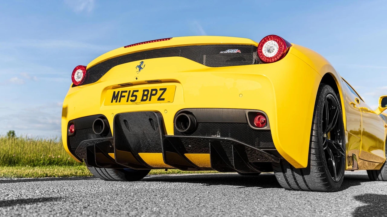 2015 Ferrari 458 Speciale Aperta - Image 30 of 31