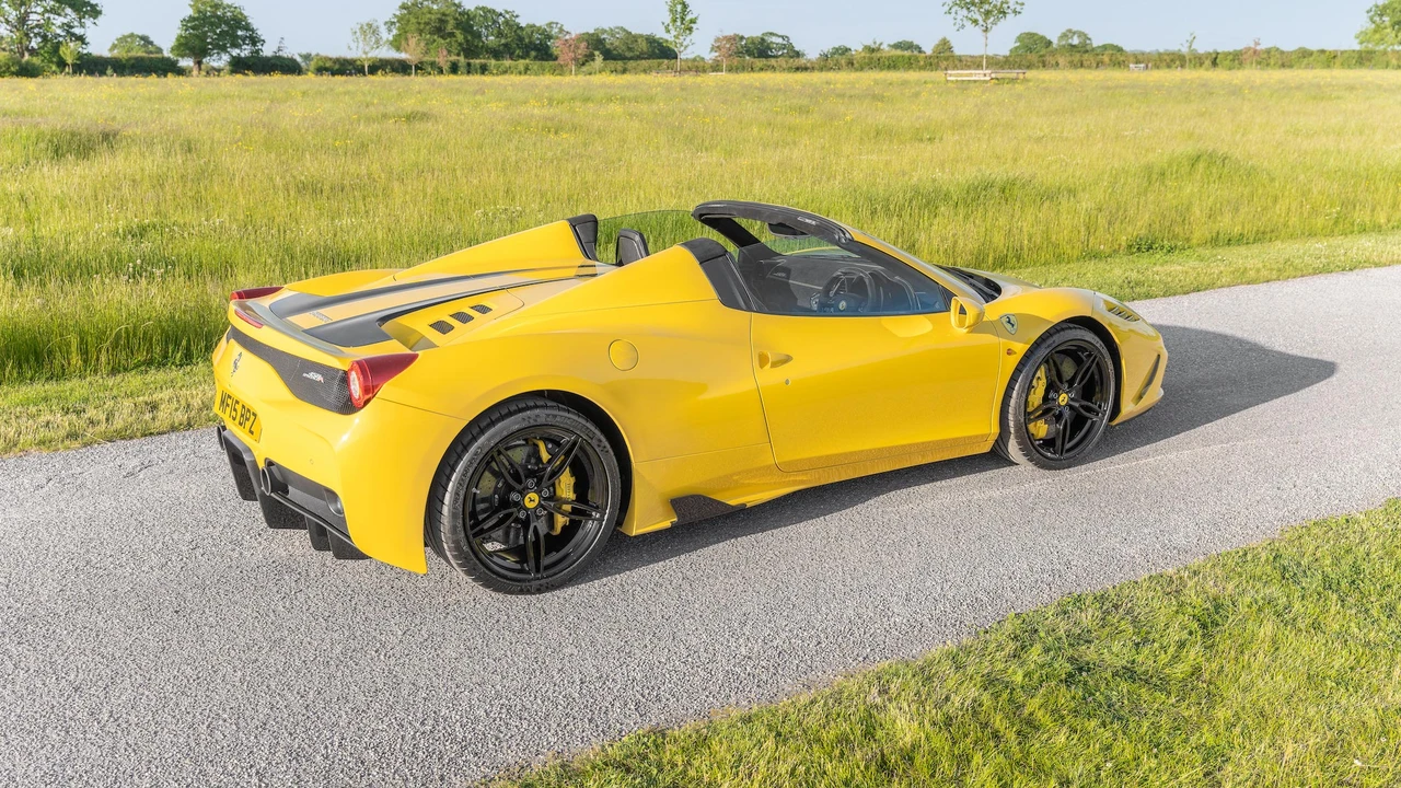 2015 Ferrari 458 Speciale Aperta - Image 12 of 31