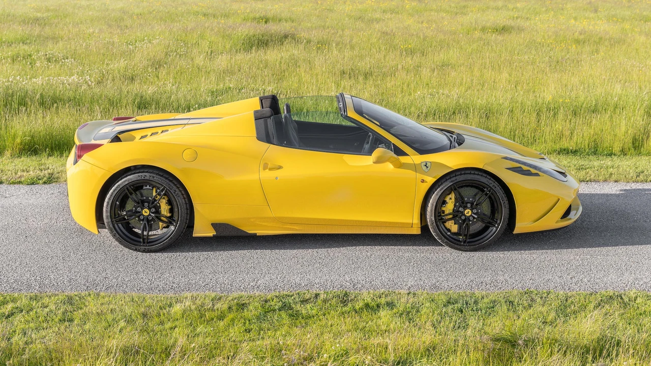 2015 Ferrari 458 Speciale Aperta - Image 13 of 31