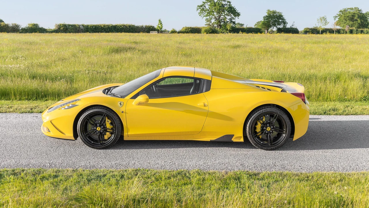2015 Ferrari 458 Speciale Aperta - Image 9 of 31