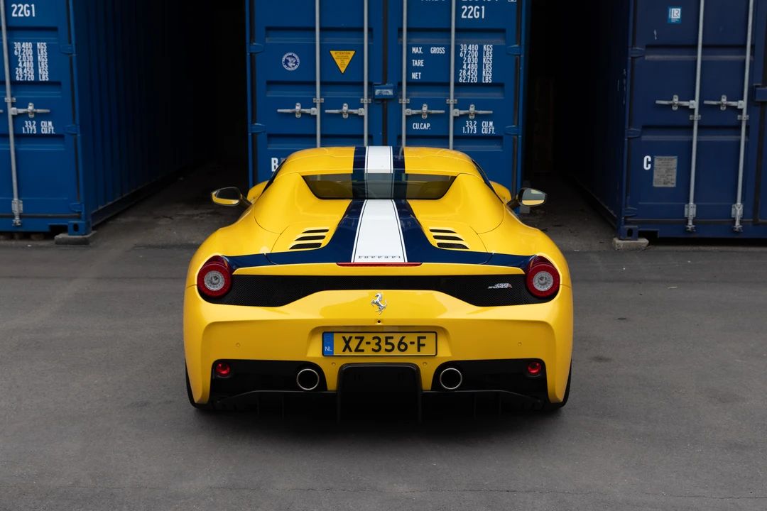 2015 Ferrari 458 Speciale Aperta - Image 17 of 31