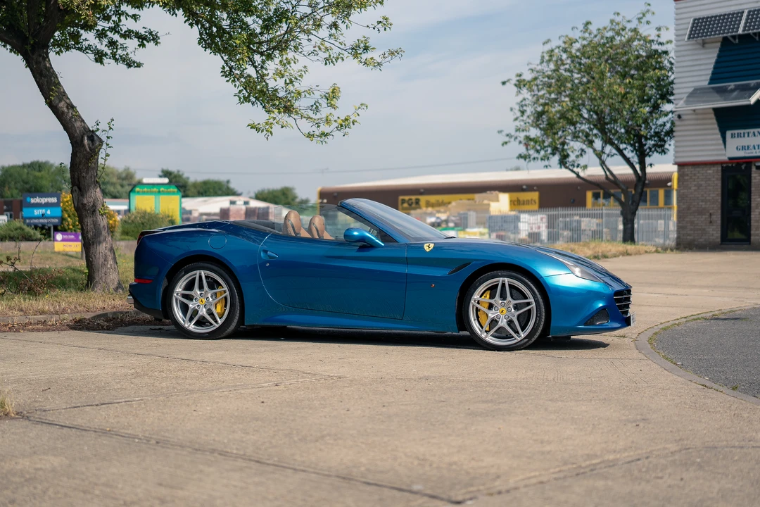2015 Ferrari California T - Image 4 of 31