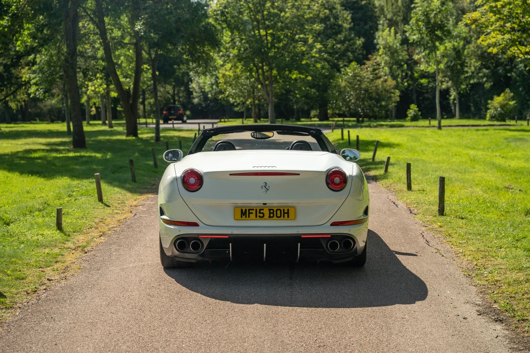 2015 Ferrari California T - Image 14 of 31