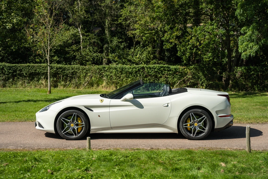 2015 Ferrari California T - Image 12 of 31