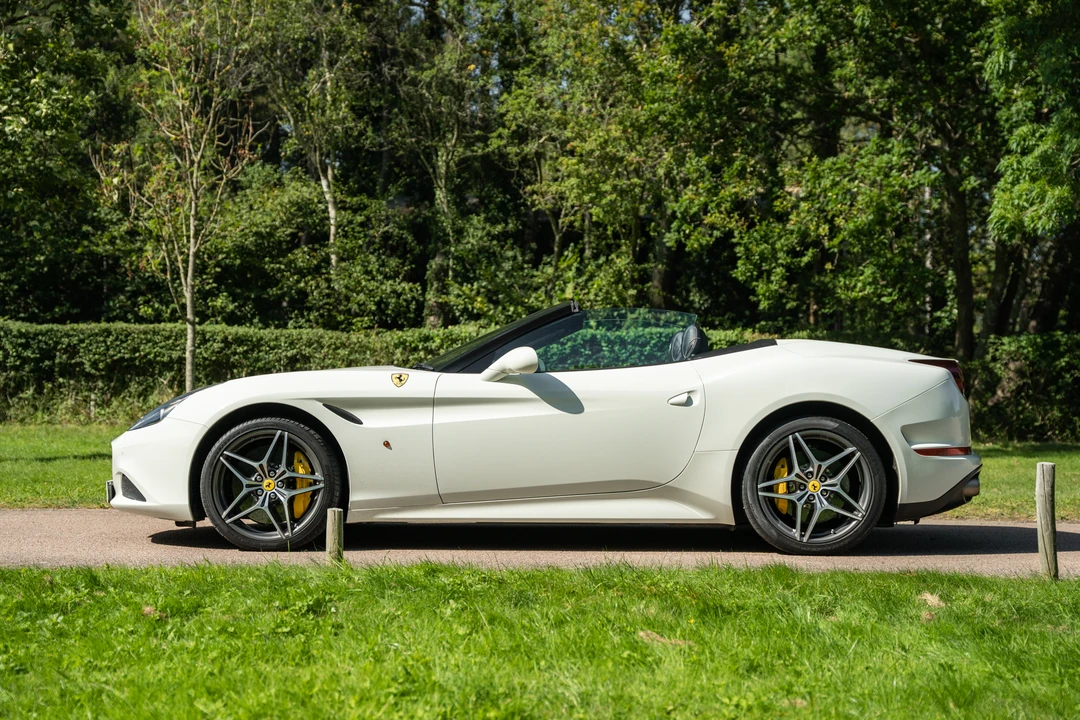2015 Ferrari California T - Image 5 of 31