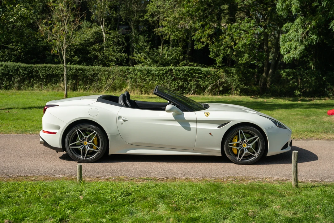 2015 Ferrari California T - Image 16 of 31