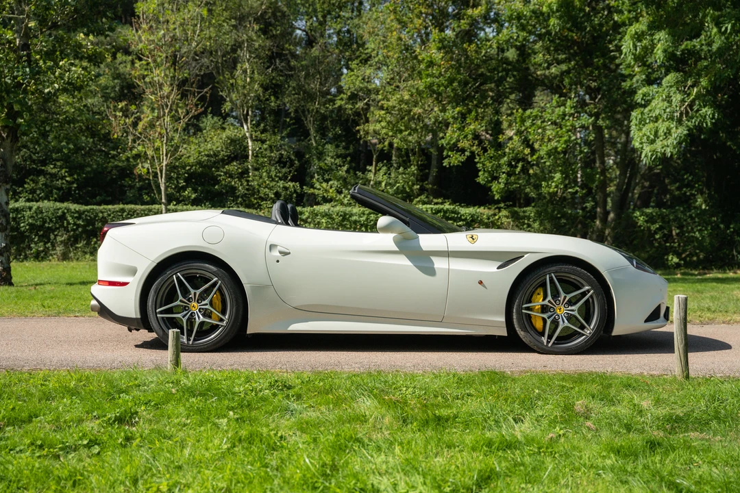 2015 Ferrari California T - Image 8 of 31