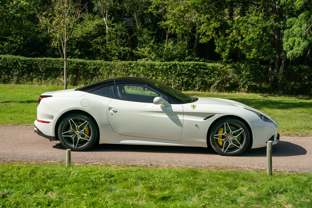 2015 Ferrari California T - Image 24 of 31