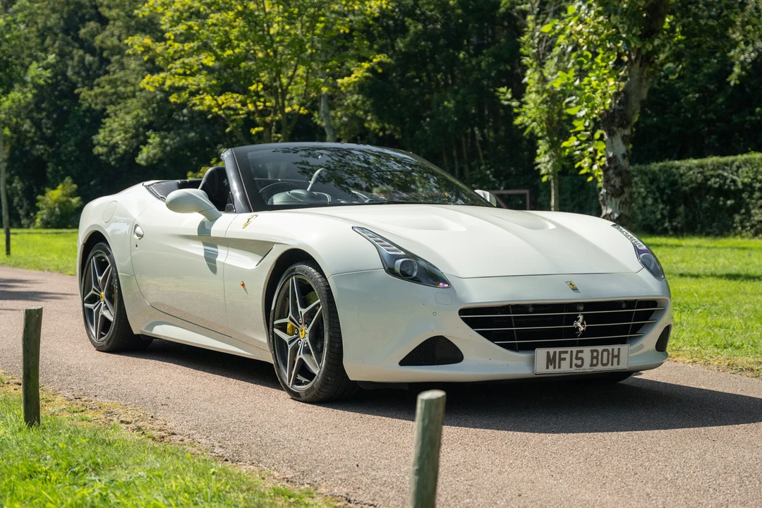 2015 Ferrari California T - Image 2 of 31