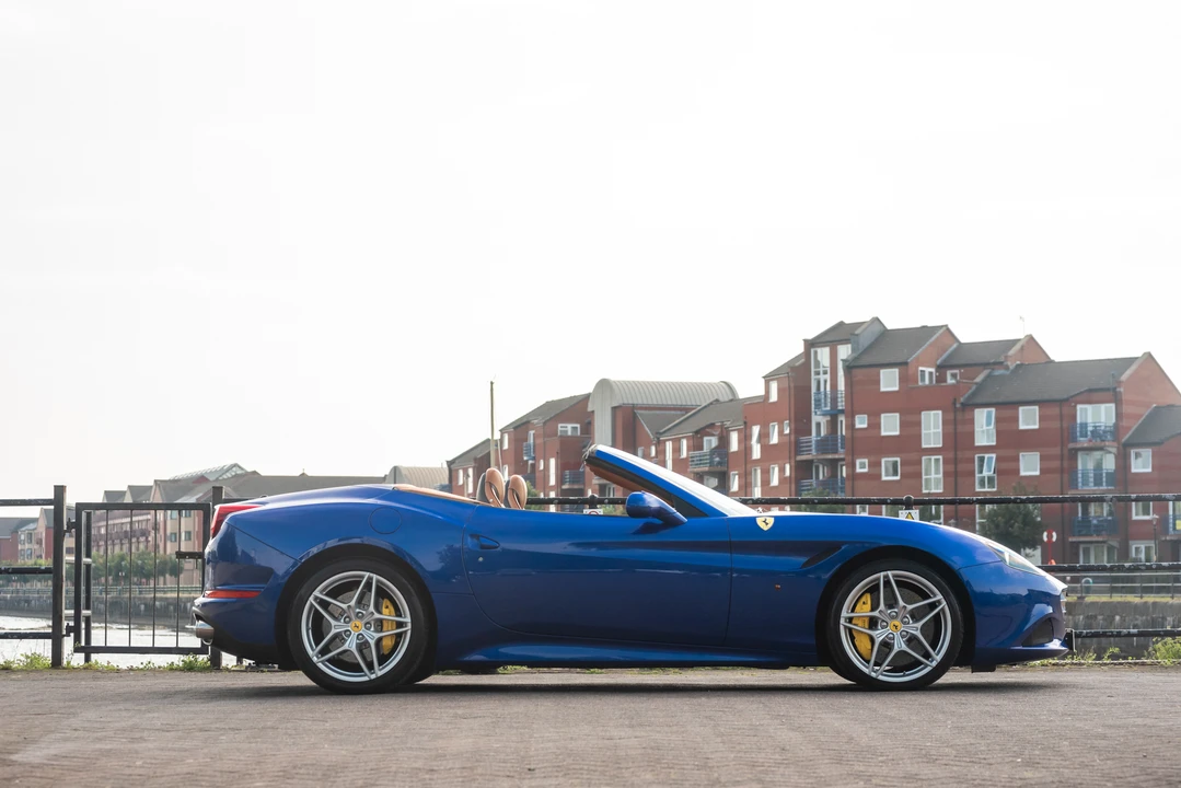 2015 Ferrari California T - Image 14 of 31