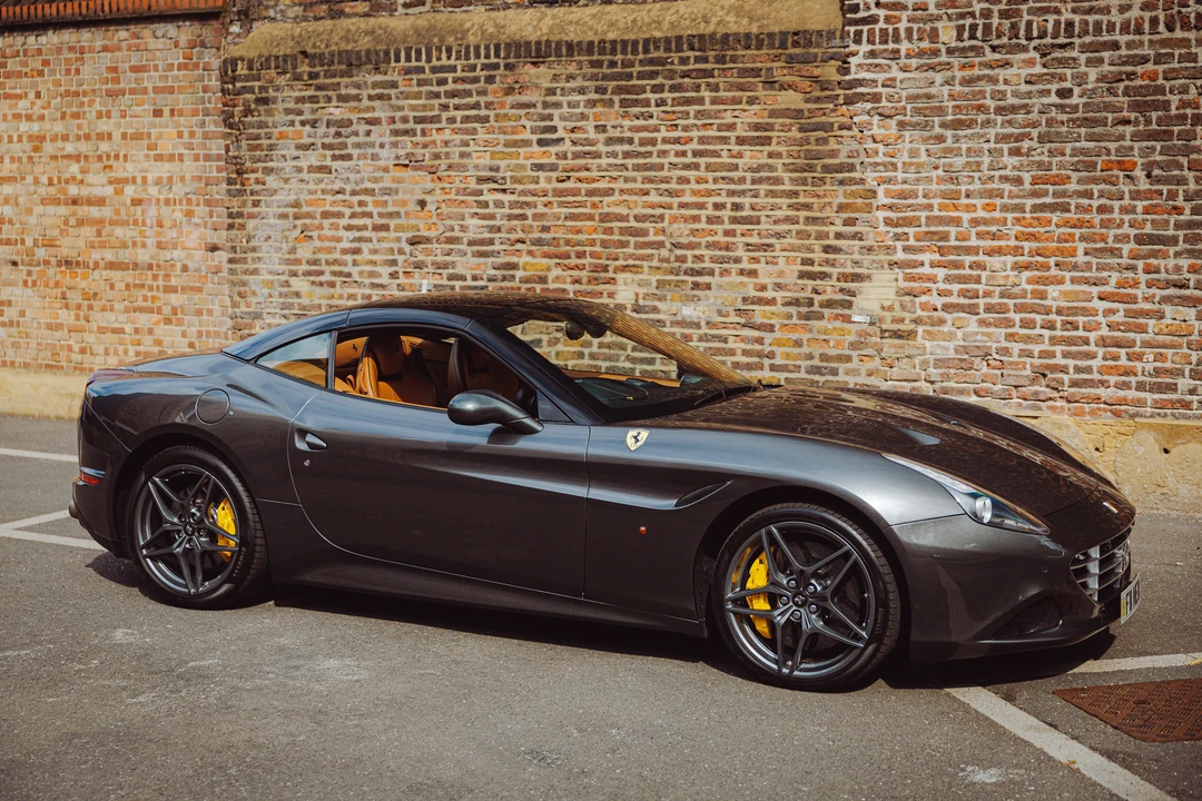 2015 Ferrari California T - Image 9 of 31
