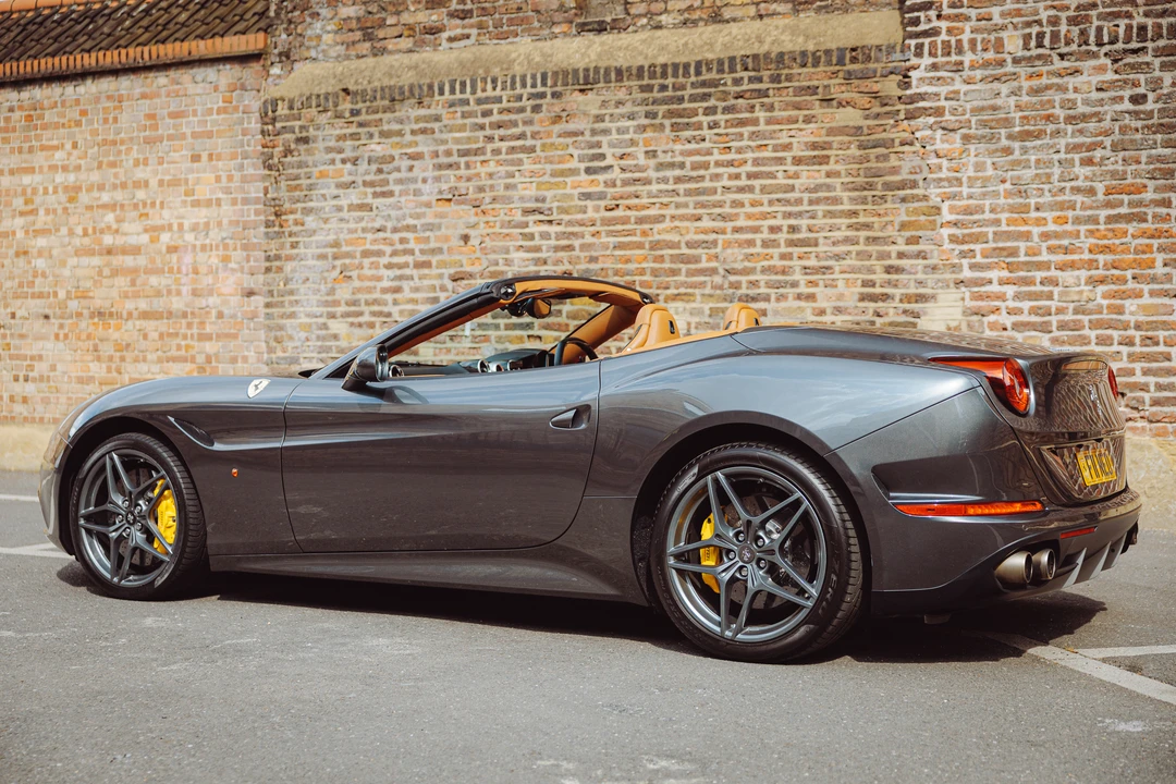 2015 Ferrari California T - Image 5 of 31