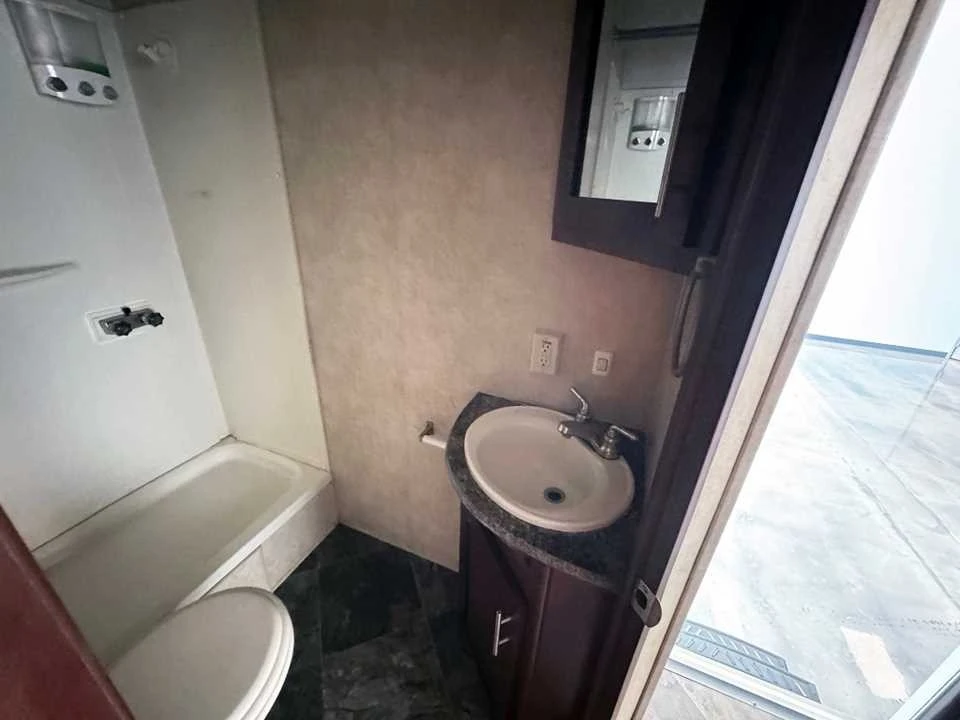 2015 Forest River - Image 13 of 21