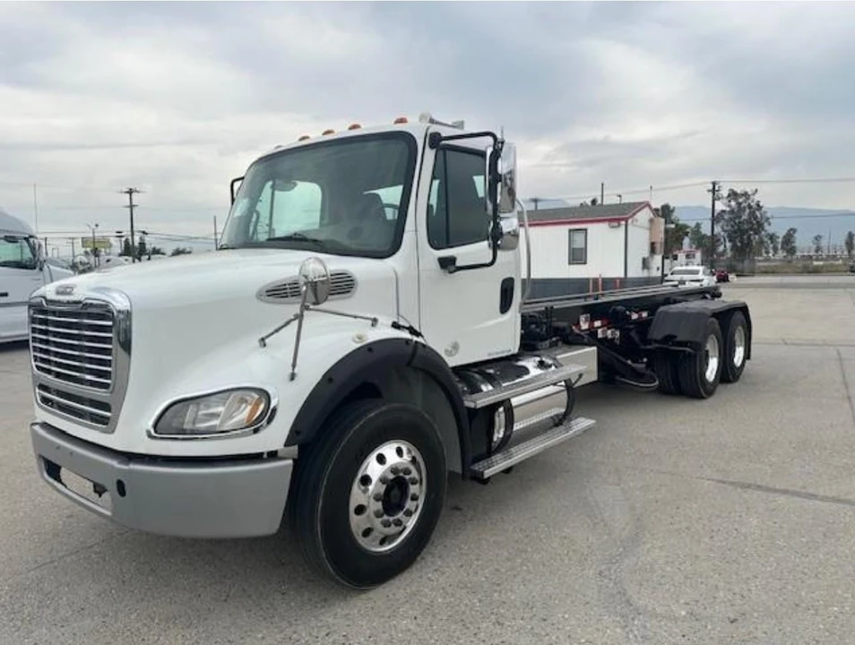 2015 Freightliner - Image 6 of 31