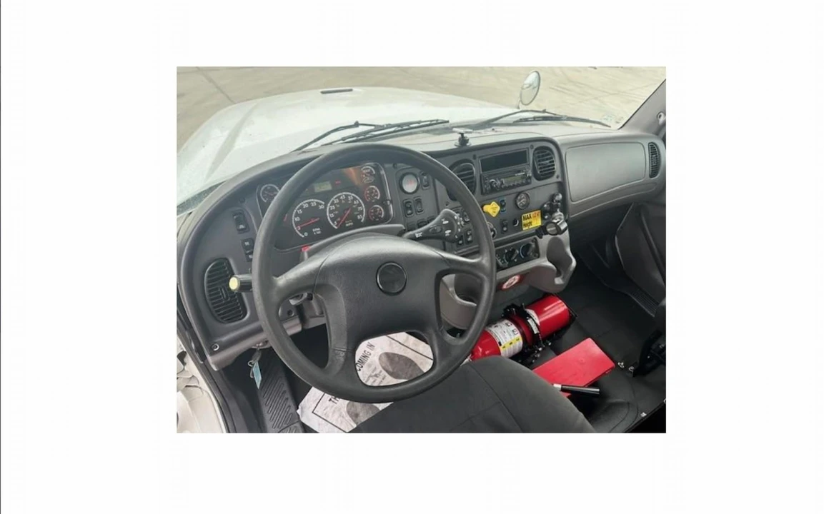 2015 Freightliner - Image 11 of 31
