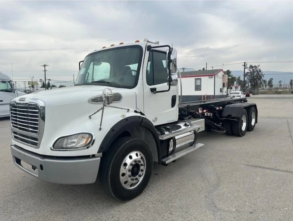 2015 Freightliner - Image 6 of 12
