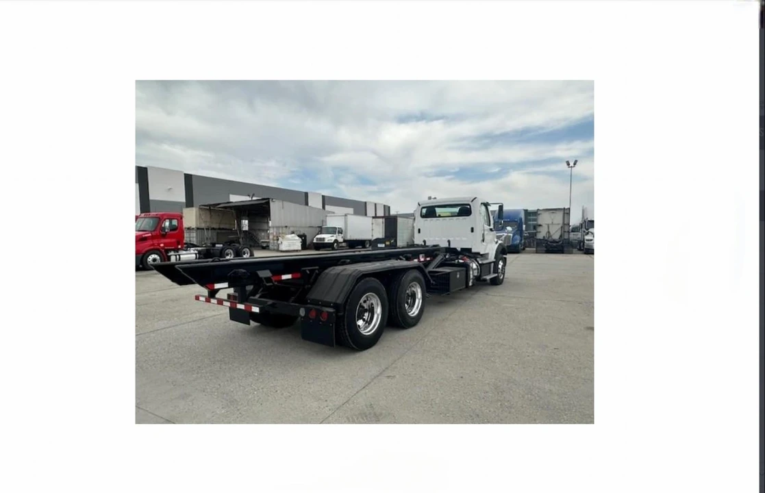 2015 Freightliner - Image 4 of 12