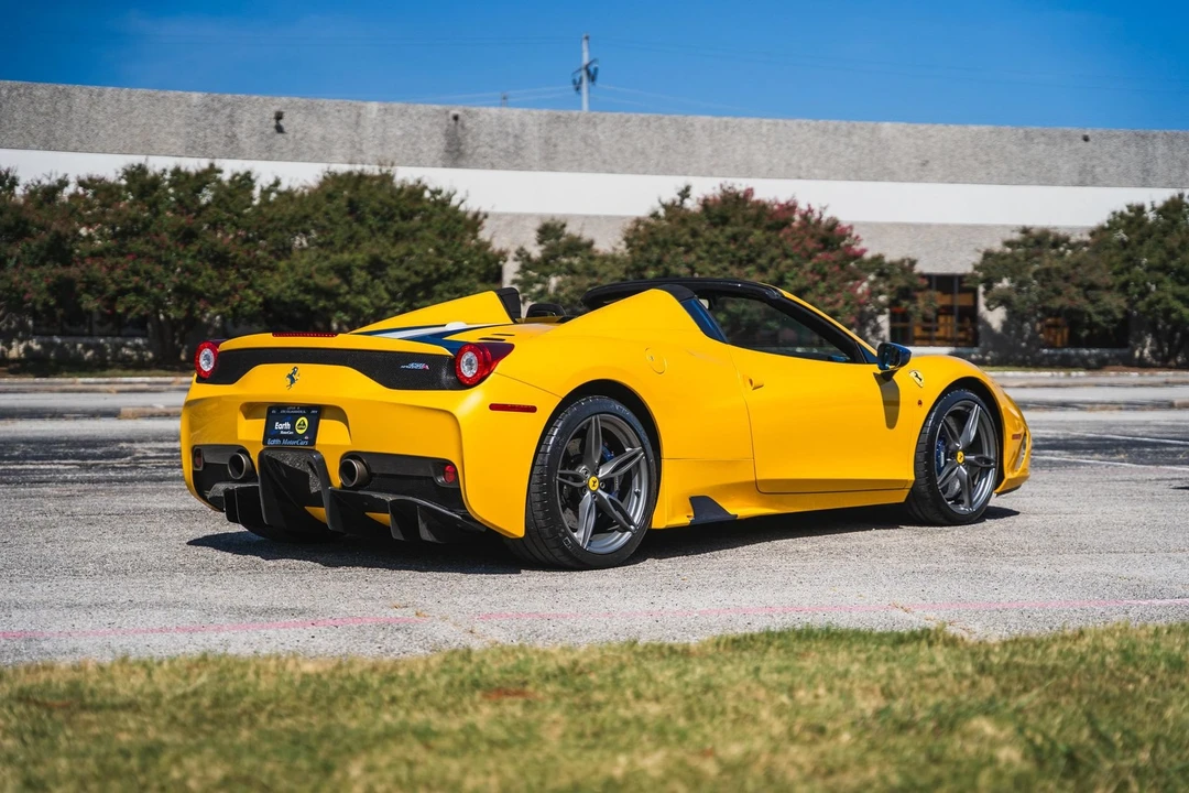 2015 Ferrari 458 Speciale Aperta - Image 27 of 31