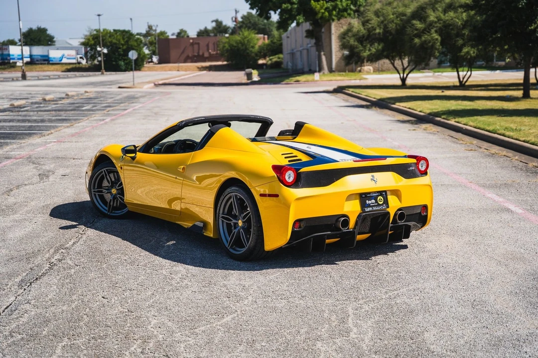 2015 Ferrari 458 Speciale Aperta - Image 15 of 31