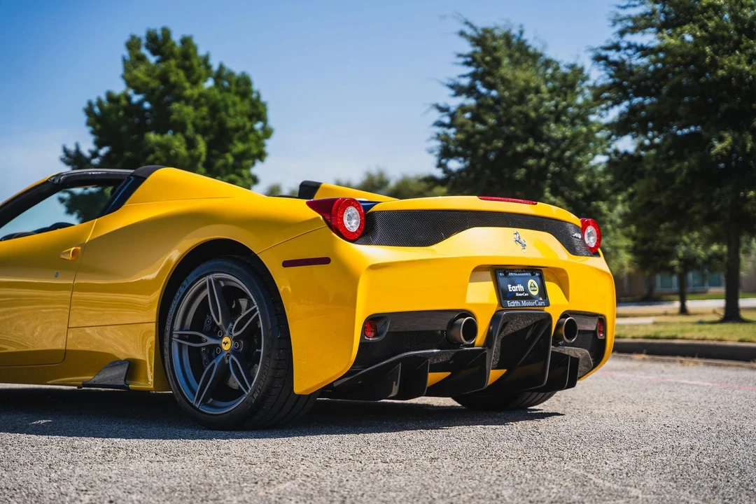 2015 Ferrari 458 Speciale Aperta - Image 17 of 31