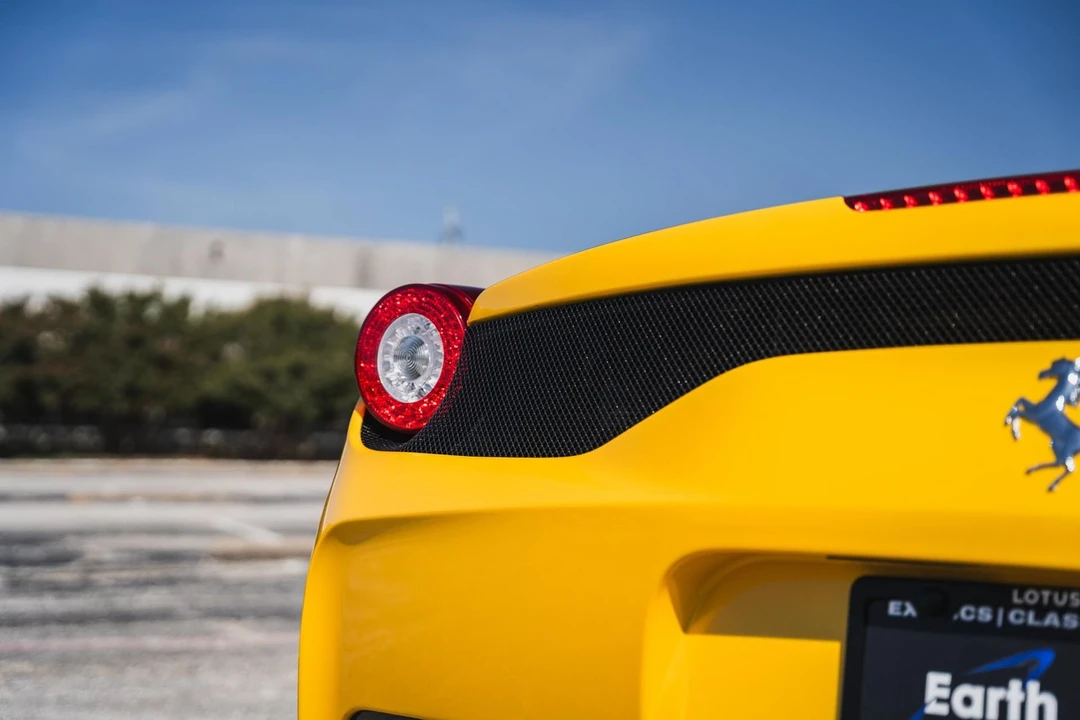 2015 Ferrari 458 Speciale Aperta - Image 14 of 31