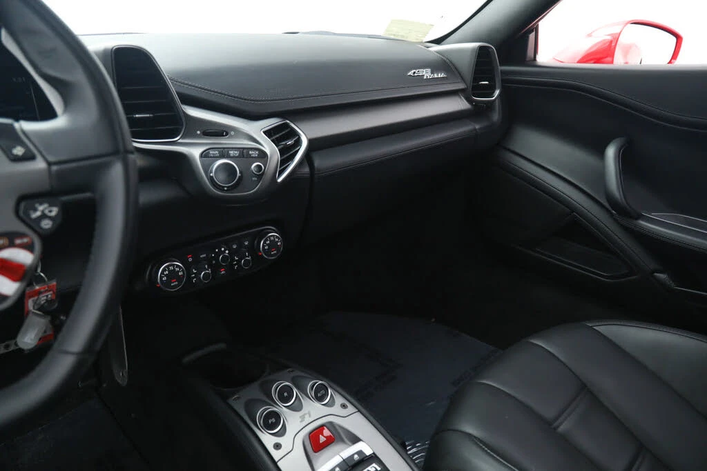 2015 Ferrari 458 Italia - Image 28 of 31