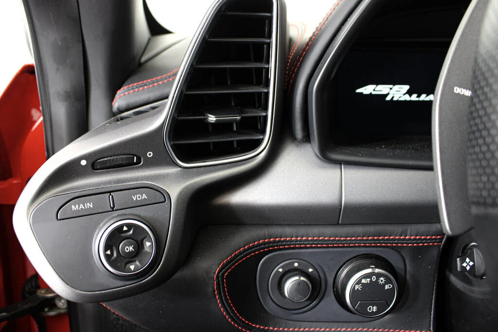 2015 Ferrari 458 Italia - Image 30 of 31