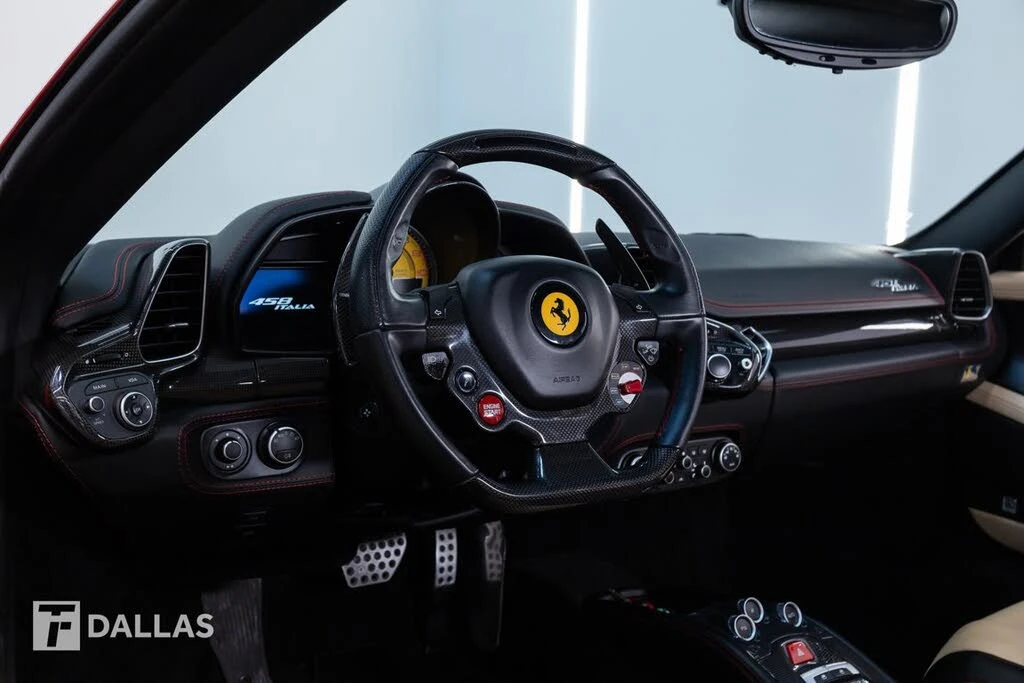 2015 Ferrari 458 Italia - Image 28 of 31