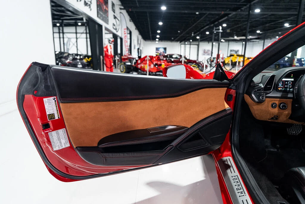 2015 Ferrari 458 Spider - Image 28 of 31