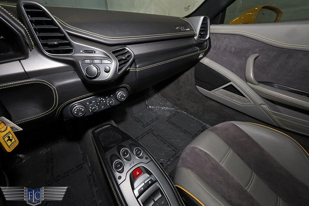 2015 Ferrari 458 Spider - Image 25 of 31
