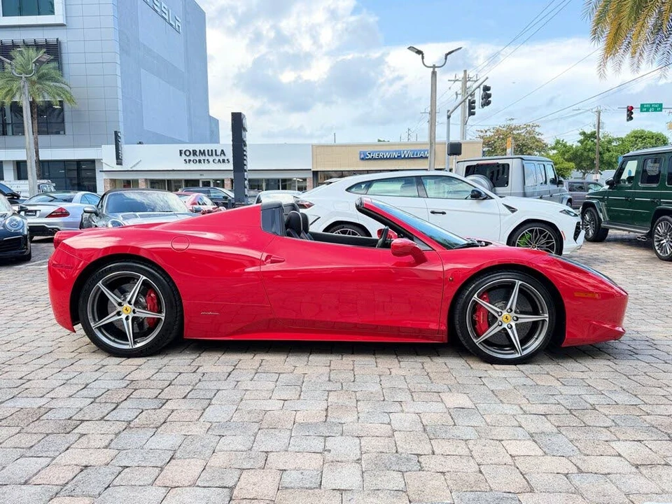 2015 Ferrari 458 Spider - Image 13 of 31