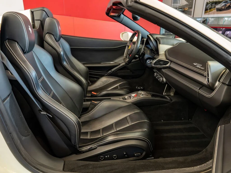 2015 Ferrari 458 Spider - Image 18 of 31