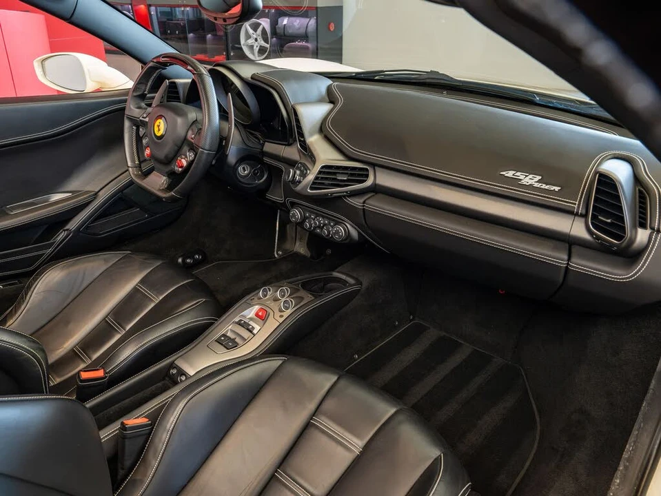 2015 Ferrari 458 Spider - Image 17 of 31