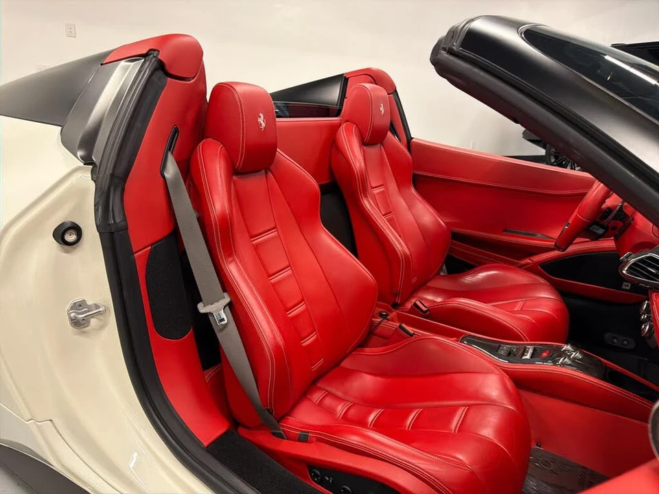 2015 Ferrari 458 Spider - Image 28 of 31