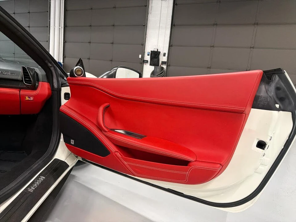 2015 Ferrari 458 Spider - Image 26 of 31