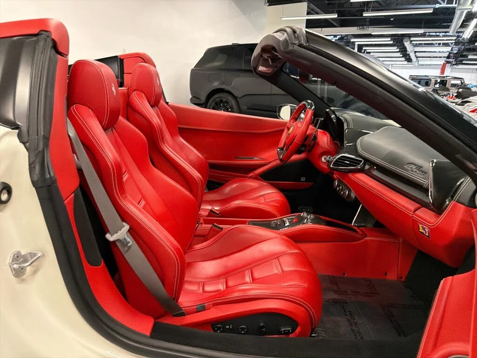 2015 Ferrari 458 Spider - Image 27 of 31
