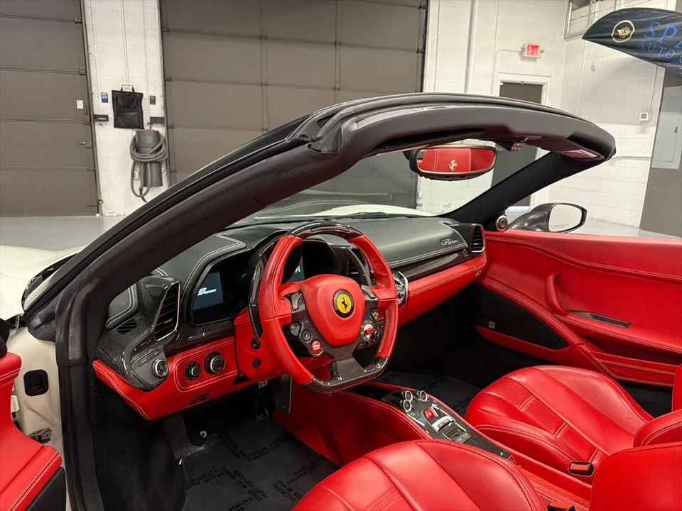 2015 Ferrari 458 Spider - Image 17 of 31